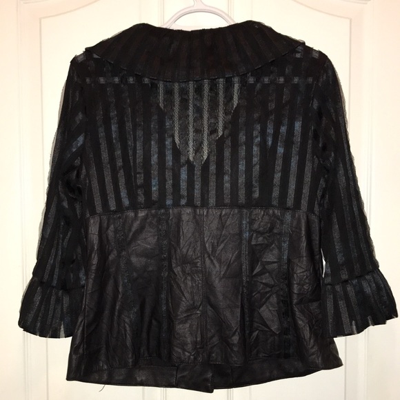 🧵 Black Ruffle Blazer - Picture 2 of 6